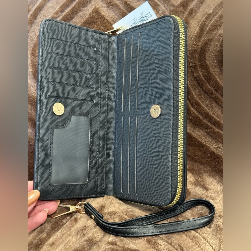 AR New York Wristlet Black with Gold Hardwares - Picture 3 of 4